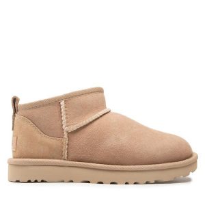 Śniegowce Ugg. Brązowe buty zimowe Ugg, bez obcasa, bez zapięcia. Za 639,99 zł.