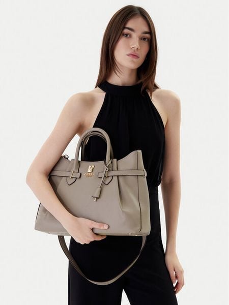 Guess Torebka Yesba HWBG78 33070 Brązowy. Brązowe kuferki Guess, z aplikacjami, ze skóry, bez dodatków. Za 428,99 zł.