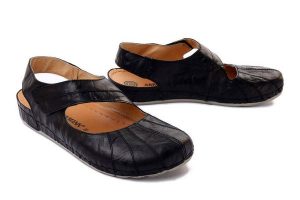DR. BRINKMANN 710558-1 schwarz, sandały profilaktyczne damskie. Czarne sandały Dr. Brinkmann, bez wzorów, ze skóry, bez obcasa, bez zapięcia. Za 349,90 zł.