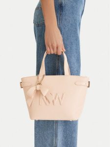 Nine West Torebka EO-Lira I-LX20086s Różowy. Czerwone torebki klasyczne Nine West, bez wzorów, z materiału, bez dodatków. Za 329,99 zł.