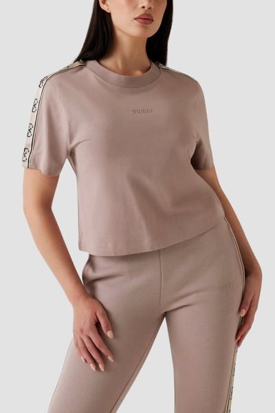 GUESS Różowy bawełniany t-shirt damski z lampasami Britney, Rozmiar L. Czerwone t-shirty Guess, l, z aplikacjami, z bawełny, bez kołnierzyka, bez ramiączek. Za 219,99 zł.