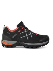Regatta Buty turystyczne "Samaris III" w kolorze czarnym rozmiar: 36. Czarne buty trekkingowe Regatta, z materiału, bez zapięcia. Za 231,68 zł.