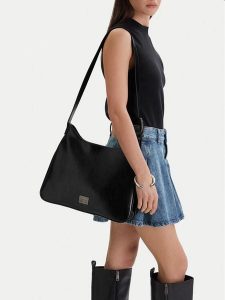 G-Star Raw Torebka C-LDA8480 Czarny. Czarne torebki klasyczne G-Star Raw, bez wzorów, z materiału, bez dodatków. Za 179,99 zł.