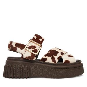 Sandały Clarks. Brązowe sandały Clarks, bez wzorów, bez obcasa, na płaskiej podeszwie, bez zapięcia. Za 519,99 zł.