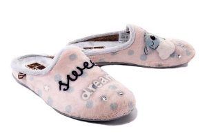 MANITU 320093-42 rosa, kapcie damskie. Czerwone kapcie Manitu, bez wzorów, z polaru. Za 199,90 zł.