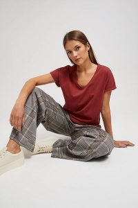 Bawełniany t-shirt z dekoltem w serek bordowy. Czerwone t-shirty MOODO, s, bez wzorów, z bawełny, bez kołnierzyka, bez ramiączek. W wyprzedaży za 13,99 zł.