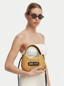 Just Cavalli Torebka 80RA4BQ2 ZG427 Beżowy. Brązowe torebki klasyczne Just Cavalli, bez wzorów, z syntetyku, bez dodatków. Za 608,99 zł.