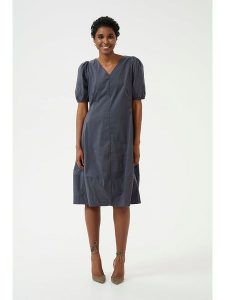 CULTURE Sukienka w kolorze antracytowym rozmiar: XXL. Czarne sukienki Culture, xxl, bez wzorów, bez kołnierzyka, bez ramiączek, midi. Za 152,99 zł.