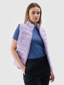 4F Bezrękawnik puchowy pikowany ze stójką damski - fioletowy XS. Fioletowe kamizelki 4f, xs, bez wzorów, z dzianiny, bez kołnierzyka, bez ramiączek, bez kaptura. W wyprzedaży za 79,99 zł.