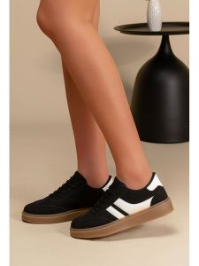 C'M Sneakersy w kolorze biało-czarnym rozmiar: 38. Białe trampki C'M, bez wzorów, bez zapięcia. Za 108,74 zł.