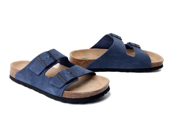 DR. BRINKMANN 600175-05 blau, klapki damskie. Niebieskie klapki Dr. Brinkmann, bez wzorów, ze skóry, bez obcasa. Za 229,42 zł.