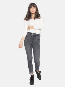 AUTHENTIC CASHMERE Kaszmirowy sweter "Galise" w kolorze białym rozmiar: M. Białe swetry oversize AUTHENTIC CASHMERE, m, bez wzorów, z kaszmiru, bez ramiączek. Za 267,83 zł.