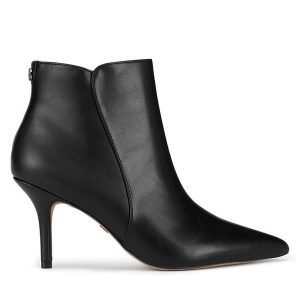 Botki Nine West. Czarne botki Nine West, bez wzorów, bez obcasa, na szpilce, bez zapięcia. Za 219,99 zł.