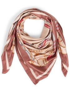 GUESS Szalik damski Kobiety brązowy wzorzysty, ONE SIZE. Brązowe szaliki Guess, z aplikacjami, z syntetyku. Za 329,95 zł.