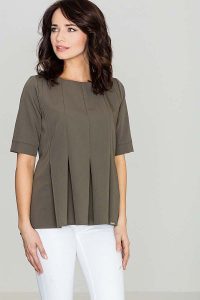 Elegancka Oliwkowa Bluzka z Kontrafałdami z Przodu. Zielone bluzki Katrus, m, bez wzorów, z materiału, eleganckie, bez kołnierzyka, bez ramiączek. Za 199,00 zł.