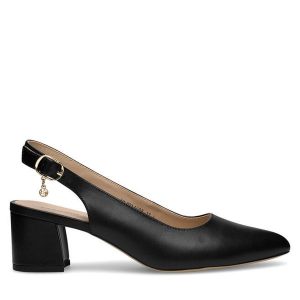 Czółenka Lasocki. Czarne czółenka Lasocki, bez wzorów, bez obcasa, bez zapięcia. Za 199,99 zł.