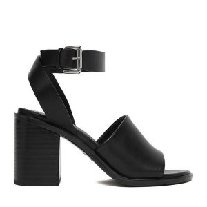 Sandały JENNY. Czarne sandały Jenny, bez wzorów, bez obcasa, na słupku, bez zapięcia. Za 139,99 zł.