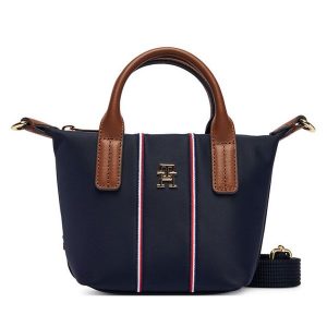 Torebka Tommy Hilfiger. Niebieskie torebki klasyczne TOMMY HILFIGER, bez wzorów, bez dodatków. Za 369,99 zł.