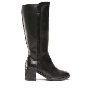 Kozaki Lasocki. Czarne kozaki Lasocki, bez wzorów, bez obcasa, na słupku, bez zapięcia. Za 214,99 zł.