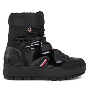Śniegowce Tommy Hilfiger. Czarne buty zimowe TOMMY HILFIGER, bez obcasa, bez zapięcia. Za 449,99 zł.