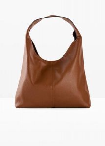 Torba typu shopper o fakturze groszkowanej skóry. Czarne shopper bag bonprix, bez wzorów, ze skóry, duże, bez dodatków. Za 134,99 zł.