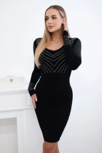 Sukienka dzianinowa ze srebrnym wzorem czarna. Czarne sukienki KESI, na co dzień, l, bez wzorów, z dzianiny, eleganckie, bez kołnierzyka, plus size, bez ramiączek, dopasowane. Za 238,37 zł.