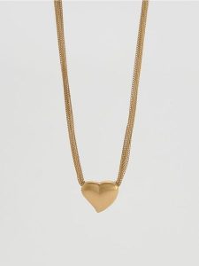 Naszyjnik z zawieszką serce - złoty. Żółte naszyjniki Reserved, złote. Za 59,99 zł.