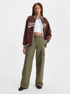 Levi's Bojówki w kolorze khaki rozmiar: W27/L32. Brązowe spodnie z wysokim stanem Levi's®, bez wzorów, z bawełny, z podwyższonym stanem. Za 127,35 zł.