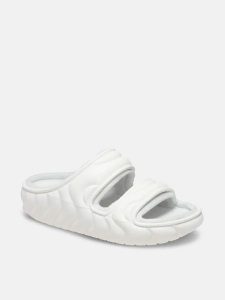Crocs Klapki "Classic Cozzzy Overpuff" w kolorze kremowym rozmiar: 41/42. Brązowe klapki Crocs, bez wzorów, z materiału, z otwartym noskiem, bez obcasa. Za 193,24 zł.