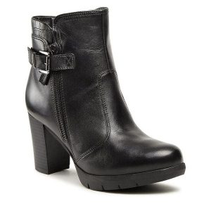 Botki Lasocki. Czarne botki Lasocki, bez wzorów, bez obcasa, na słupku, bez zapięcia. Za 329,99 zł.