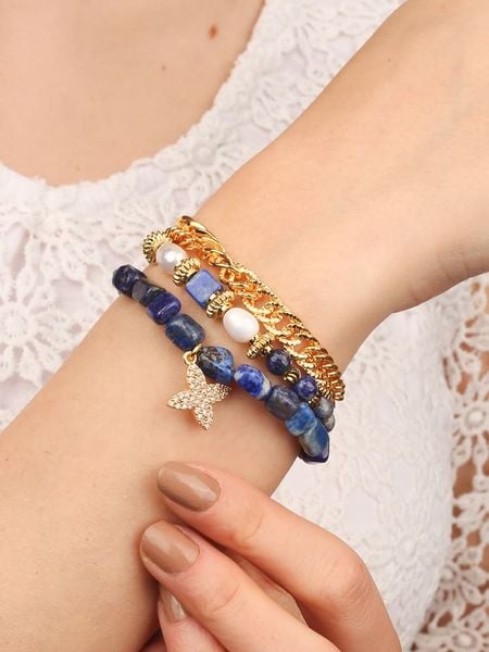 L'Atelier de Gaia Pozłacana bransoletka z kamieniami szlachetnymi rozmiar: onesize. Niebieskie bransoletki L'Atelier de Gaia, z cyrkonią, pozłacane. Za 74,11 zł.