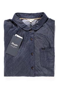 KOSZULA WRANGLER L/S 1PKT DENIM BLOUSE DARK INDIGO W5176C51E. Niebieskie koszule Wrangler, l, bez wzorów, z denimu, bez kołnierzyka, bez ramiączek. W wyprzedaży za 69,99 zł.