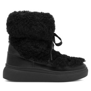 Śniegowce DeeZee. Czarne buty zimowe DeeZee, bez obcasa, bez zapięcia. Za 99,99 zł.