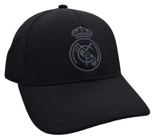 Czapka z daszkiem Real Madryt - oficjalna licencjonowana. Niebieskie czapki REAL MADRID, bez wzorów, z poliesteru. Za 98,00 zł.