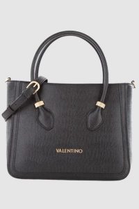 VALENTINO Czarna torebka Montmartr Shopping. Czarne shopper bag Valentino by Mario Valentino, bez wzorów, duże, bez dodatków. W wyprzedaży za 499,99 zł.