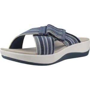 Sandały CLARKS 26177190C Niebieski. Niebieskie buty trekkingowe Clarks, bez wzorów, z tkaniny, bez obcasa, bez zapięcia. Za 207,99 zł.