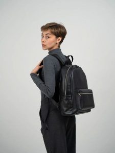 Christian Laurier Skórzany plecak "Libre" w kolorze czarnym - 25 x 40 x 13 cm rozmiar: onesize. Czarne plecaki Christian Laurier. Za 543,99 zł.