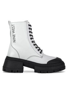 Nine West Botki WFA3033-5 Biały. Białe botki Nine West, bez wzorów, z materiału, bez obcasa, na płaskiej podeszwie, bez zapięcia. Za 279,99 zł.