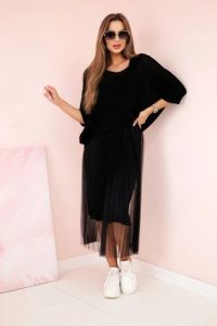 Sukienka plisowana z ażurowym sweterkiem czarna. Czarne sukienki KESI, na co dzień, l, w ażurowe wzory, z elastanu, eleganckie, bez kołnierzyka, plus size, bez ramiączek. Za 330,40 zł.