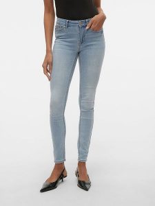 Vero Moda Dżinsy - Skinny fit - w kolorze błękitnym rozmiar: XS/L32. Niebieskie jeansy Vero Moda, z aplikacjami, ze skóry, z podwyższonym stanem. Za 79,03 zł.