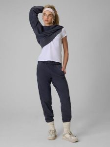 4F Spodnie dresowe joggery damskie - granatowe XL. Niebieskie spodnie dresowe 4f, xl, bez wzorów, z bawełny. Za 149,99 zł.
