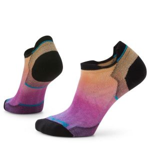 Skarpety Biegowe Damskie Smartwool Run Zero Cushion Ombre Print Low Ankle Socks. Skarpetki Smartwool, bez wzorów, z wełny. Za 99,99 zł.