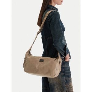 Torebka G-Star Raw. Brązowe listonoszki G-Star Raw, bez wzorów, bez dodatków. Za 179,99 zł.