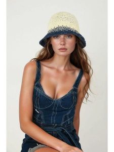 Lucky Bees Kapelusz przeciwsłoneczny w kolorze kremowo-niebieskim rozmiar: onesize. Brązowe kapelusze Lucky Bees, bez wzorów, z materiału. Za 73,99 zł.