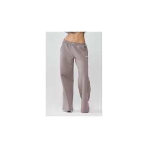 Damskie spodnie sportowe oversize Rough Radical Trip Joggers. Brązowe spodnie dresowe ROUGH RADICAL, bez wzorów. Za 175,92 zł.