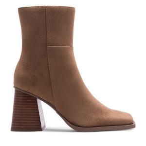 Botki Nine West. Brązowe botki Nine West, bez wzorów, bez obcasa, na słupku, bez zapięcia. Za 279,99 zł.