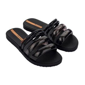 Klapki dla kobiet Ipanema PUFFER TIRAS FEM. Czarne klapki Ipanema, bez wzorów, bez obcasa. Za 94,99 zł.
