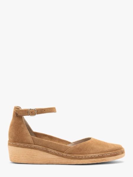 Rude czółenka na platformie z paskiem wokół kostki. Brązowe czółenka Ryłko, bez wzorów, z gumy, bez obcasa, na platformie, bez zapięcia. W wyprzedaży za 299,99 zł.