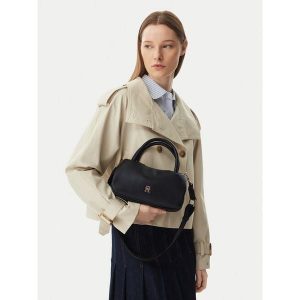 Torebka Tommy Hilfiger. Czarne torebki klasyczne TOMMY HILFIGER, bez wzorów, bez dodatków. Za 489,99 zł.