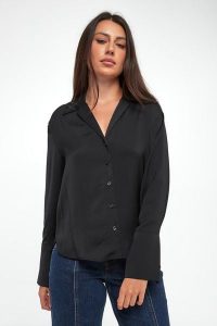 Koszula damska satynowa DKNY. Koszule DKNY, s, bez wzorów, z satyny, bez kołnierzyka, bez ramiączek. Za 439,00 zł.